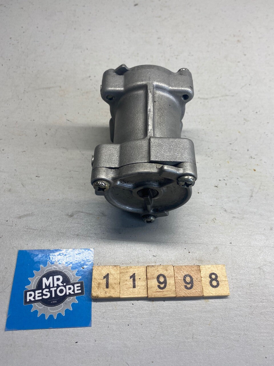 Kawasaki GPZ900R ZX900 GPZ750R Oil Pump Assy. 16082-1060