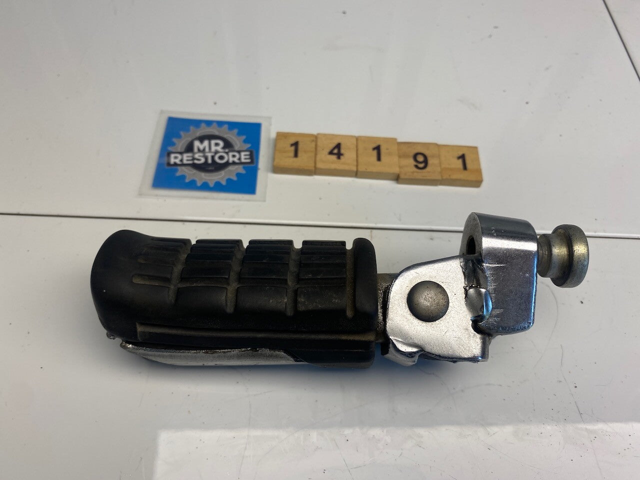 Honda VF1000 1984 R/H Rider Main Step Peg & Bracket 50630-MB6-630