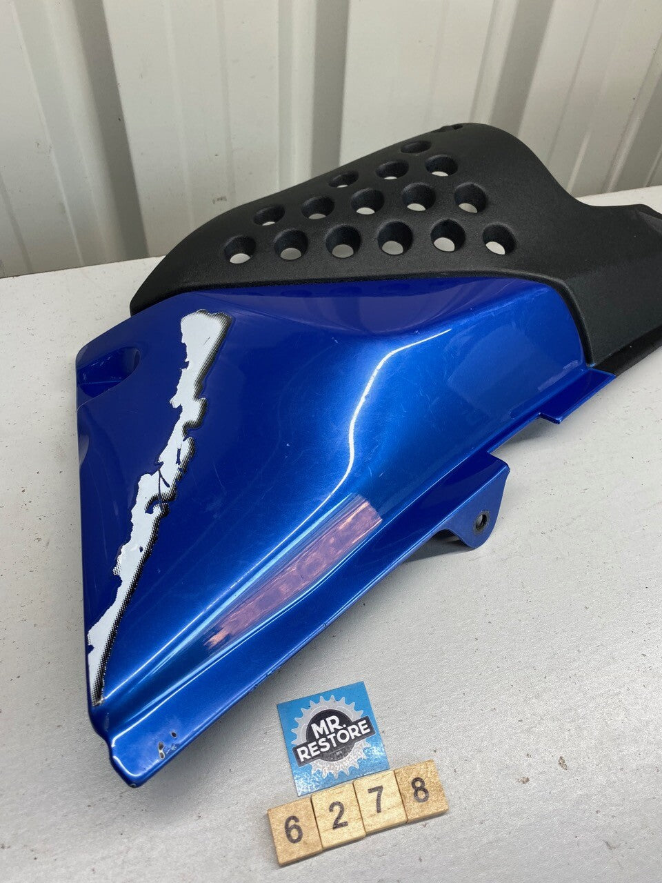 Triumph Tiger 900 1993-1998 (T400 885) Side Cover Right (2300818)