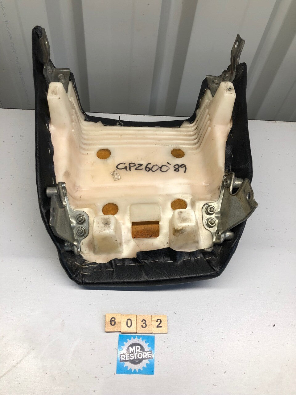 Kawasaki GPZ 600 GPX 600 ZX600 1989 Pillion Seat 53001-1505