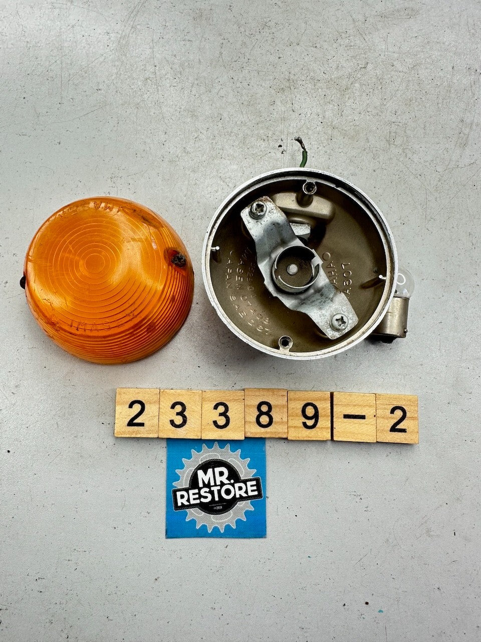 Yamaha Vintage V70 V80 V90 OEM Front Indicator & OEM Lens - 12v Bulb (tested)