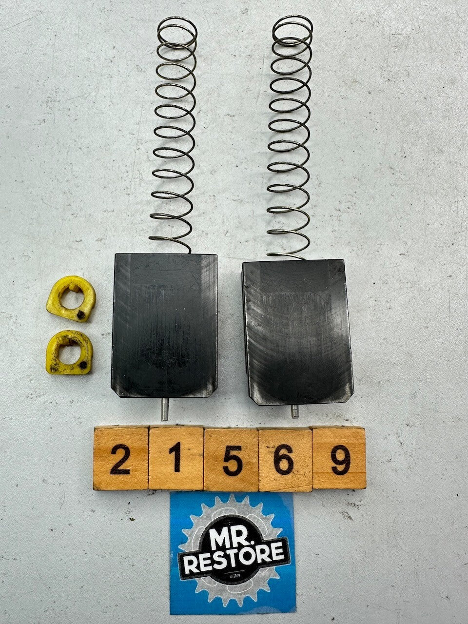 Yamaha TZR250 1KT 2MA Carb Sliders & Springs 1KT-14131  1KT-1490J  1KT-14112-25