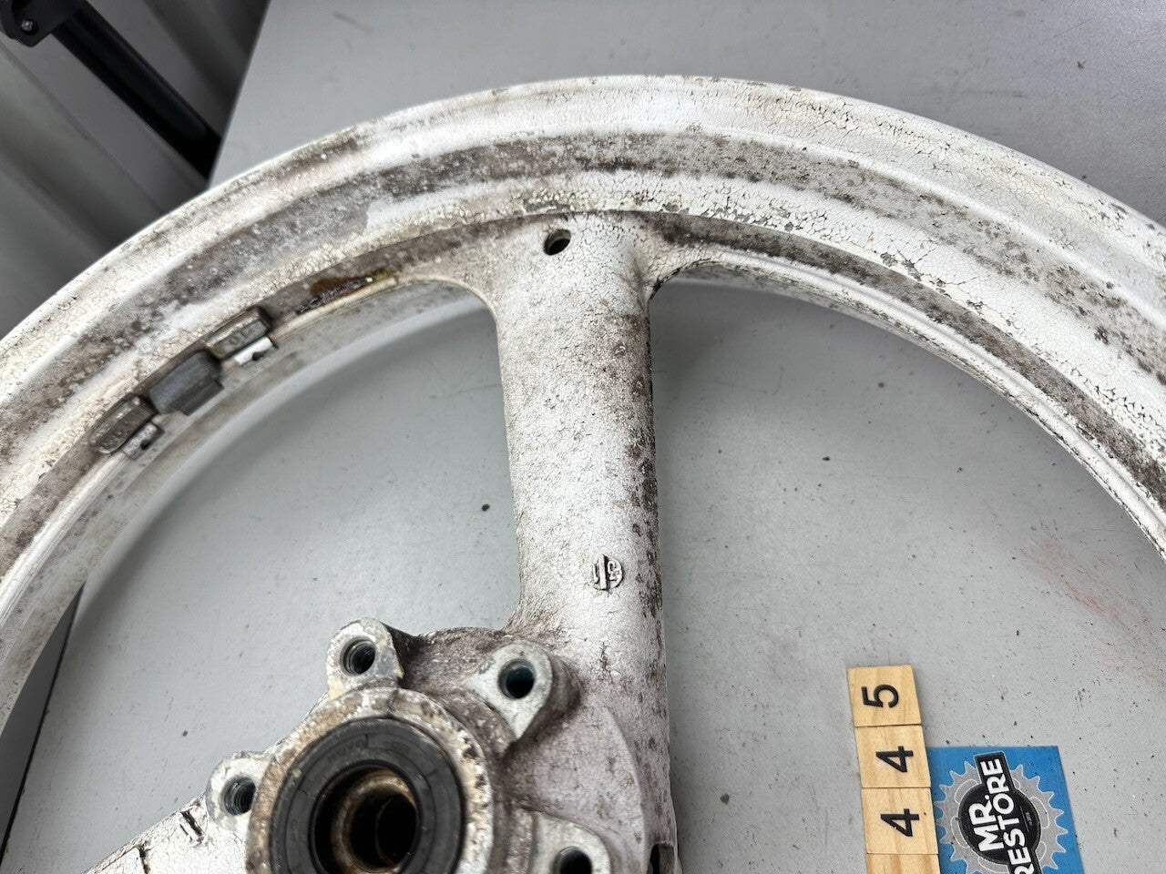 Yamaha FZR250 3LN Front Wheel 17 x 2.75 (F-44)