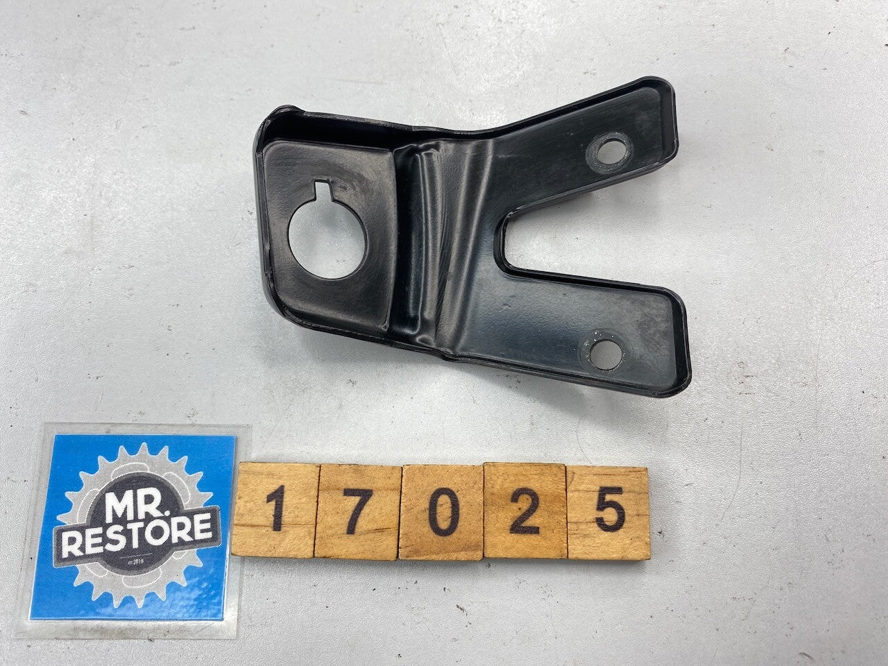 BMW R1100RT R850RT 259T Power Socket Bracket 61132306588