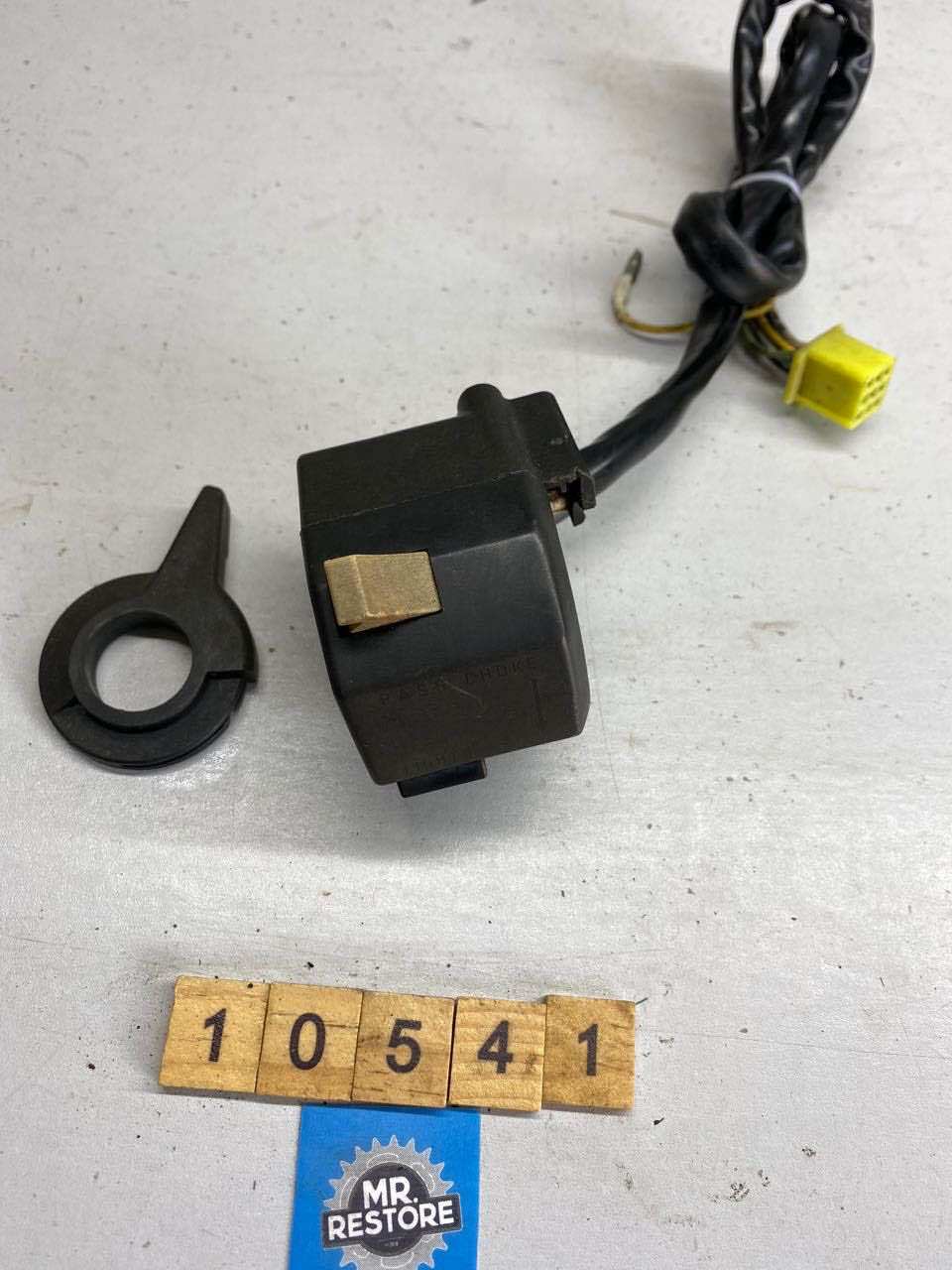 Suzuki L/H Switch & Lever RGV250 GSX1100 GSX250F GSX750 VN800 37400-32B01