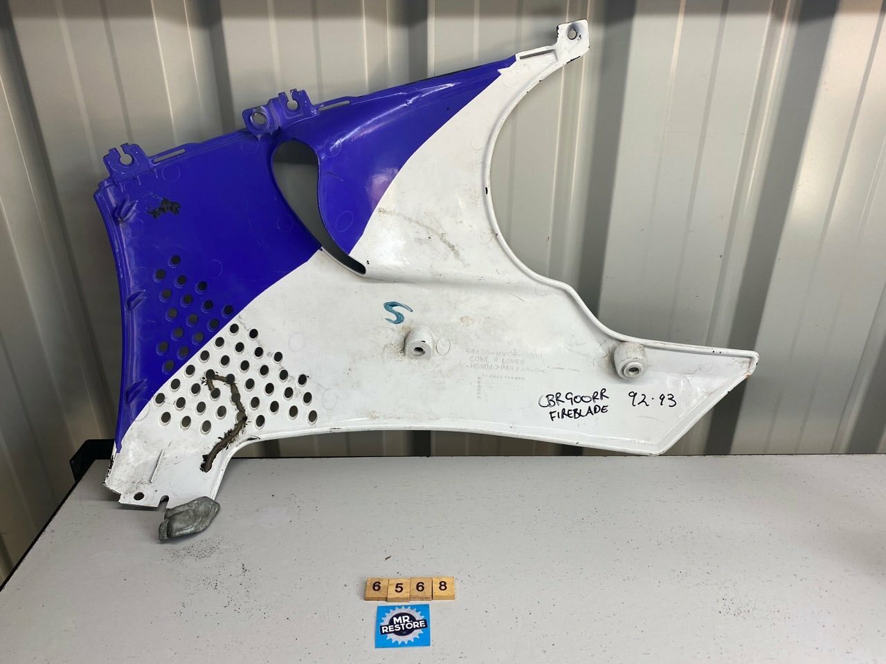 Honda CBR900RR Fireblade Mk1 R/H Lower Cowl 93-95 64420-MWOB - repaired