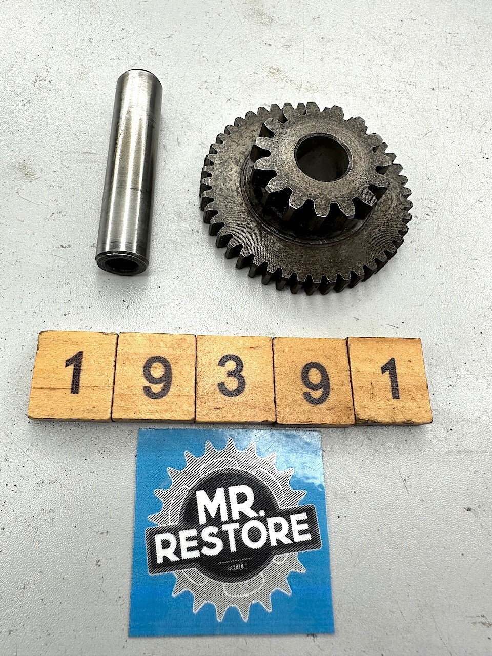 Suzuki GSX750 GSX550 GSX500 Starter Idle Gear & Pin 12611-31301  09206-13003