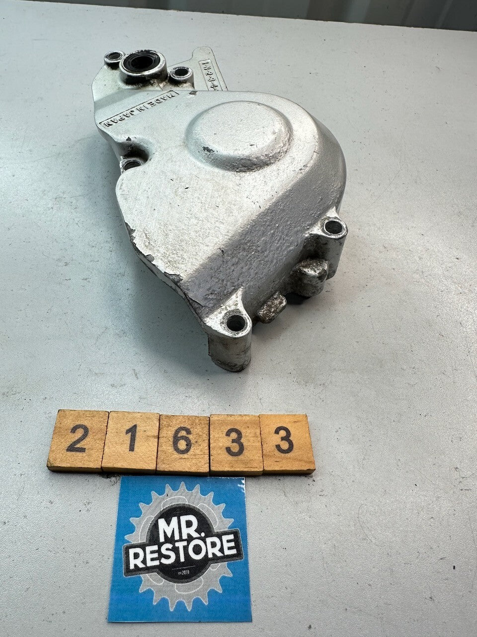 Yamaha FZR250 3LN Crankcase Front Sprocket Cover 2