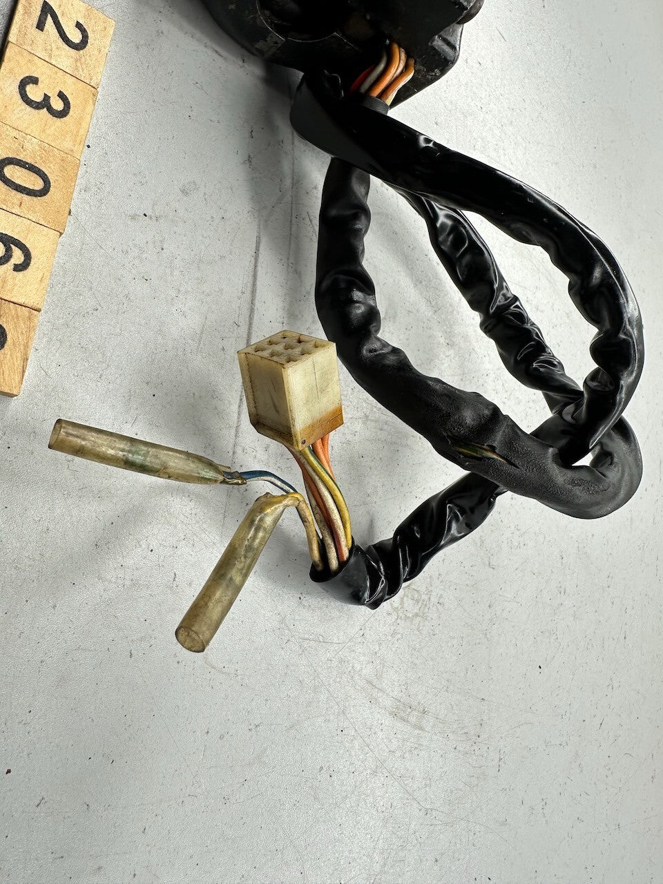 Suzuki GS650 Katana Right Handlebar Switch