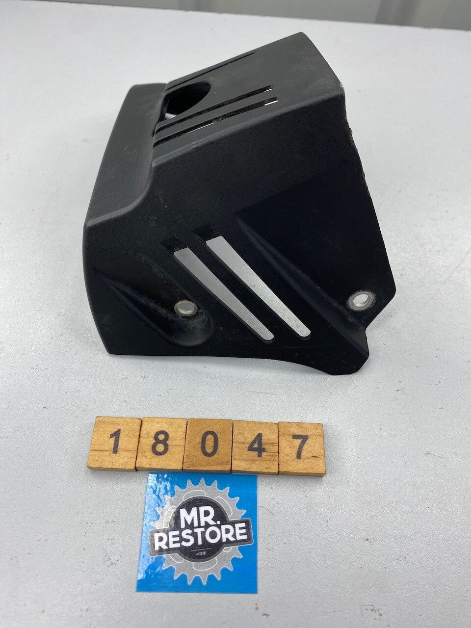 BMW R1200GS R1200RT R1200R R/H Lower Cylinder Cover 12137653138