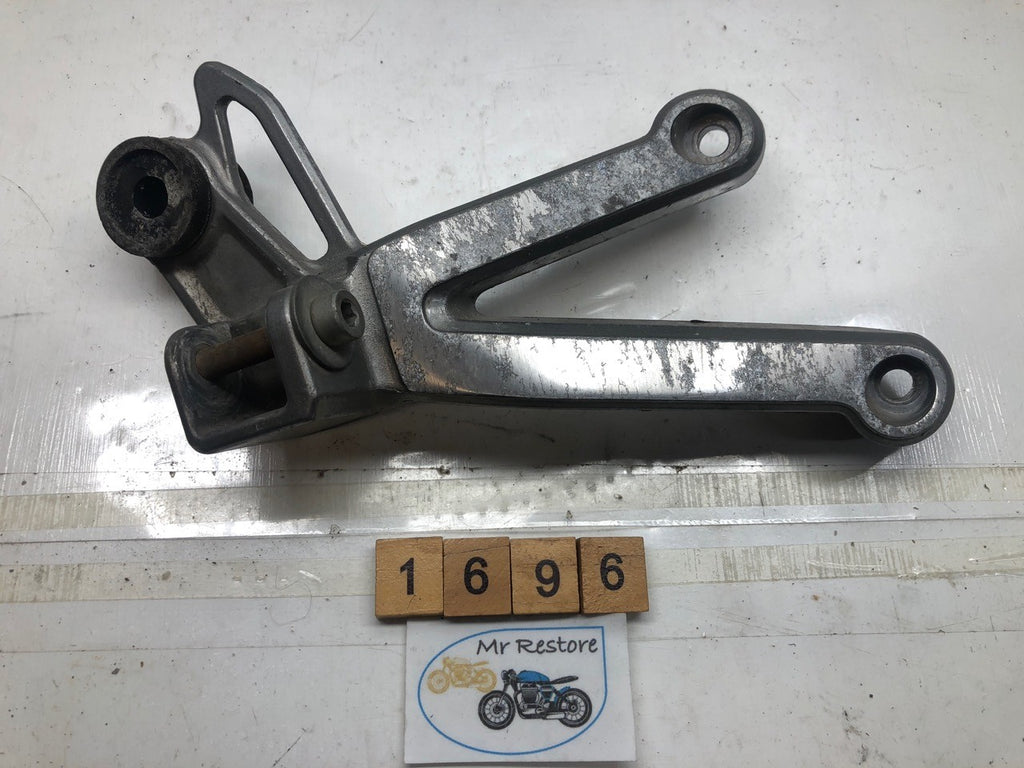 SUZUKI GSF1200 Bandit R/H footrest assy