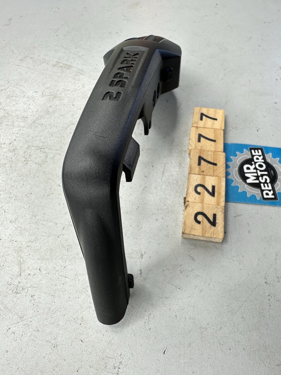 BMW R1200GS R1200ST R1200RT R1200R R900RT HP2 Right Spark Plug Cover 11127677526