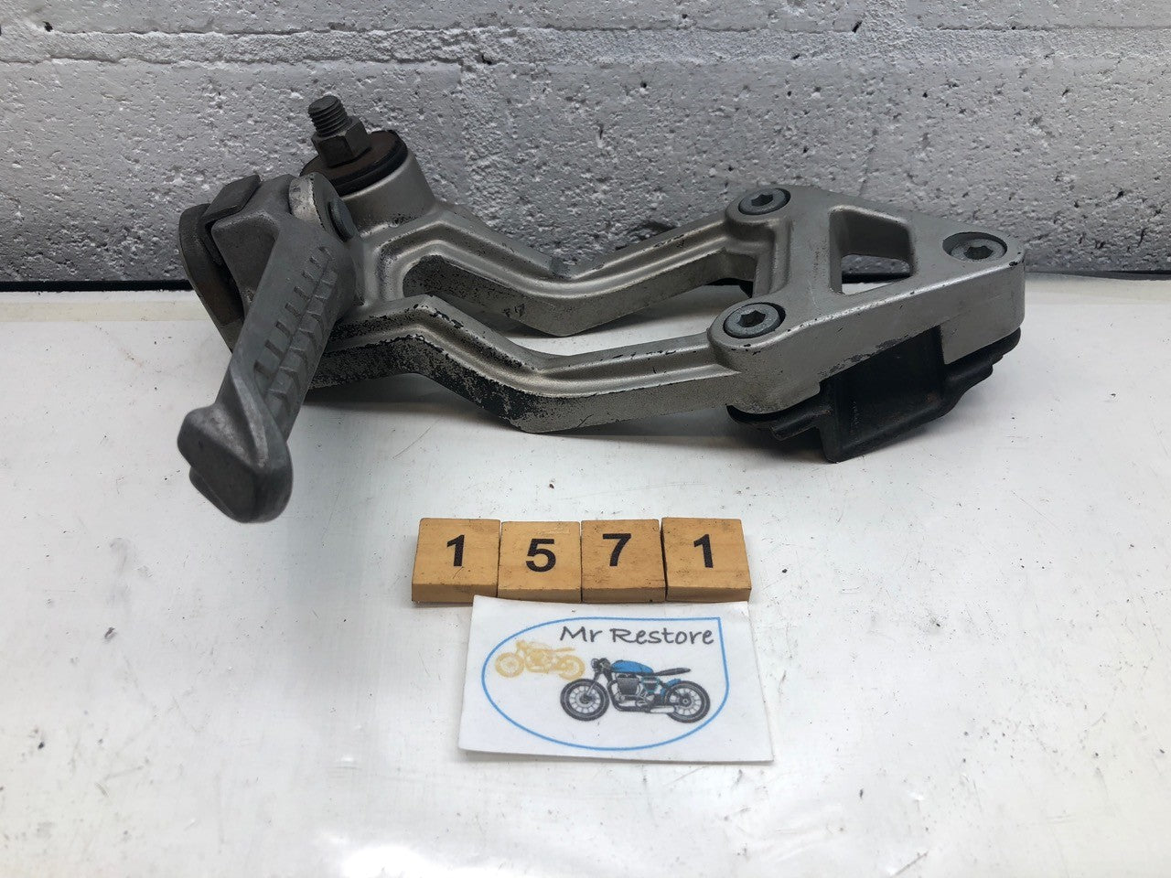 KAWASAKI ZX10 L/H Pillion Bracket Exhaust mount assy 88-90 35011-1425