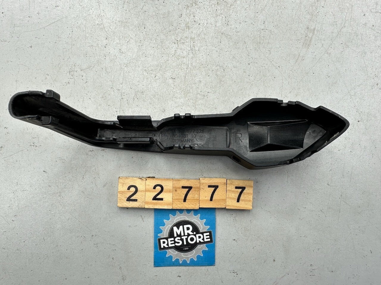 BMW R1200GS R1200ST R1200RT R1200R R900RT HP2 Right Spark Plug Cover 11127677526