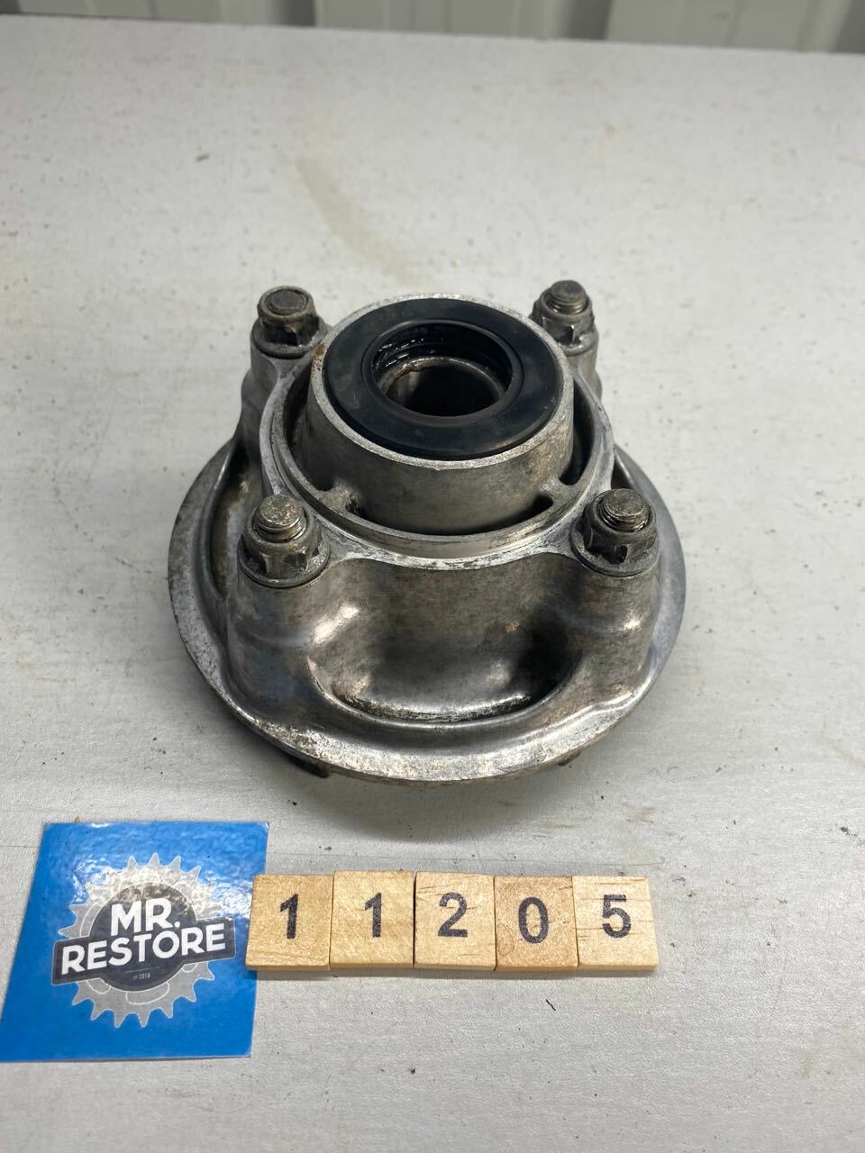 Suzuki GSX250FW Sprocket Carrier Rear Hub & Bolts