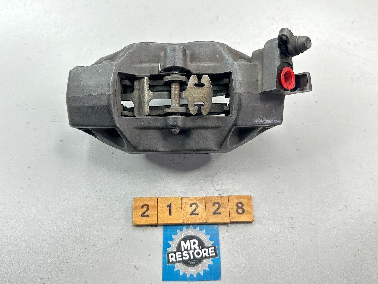 BMW R1150GS R1100GS K1200LT K1200RS R1200C R1100S L/H Front Caliper 34112333111