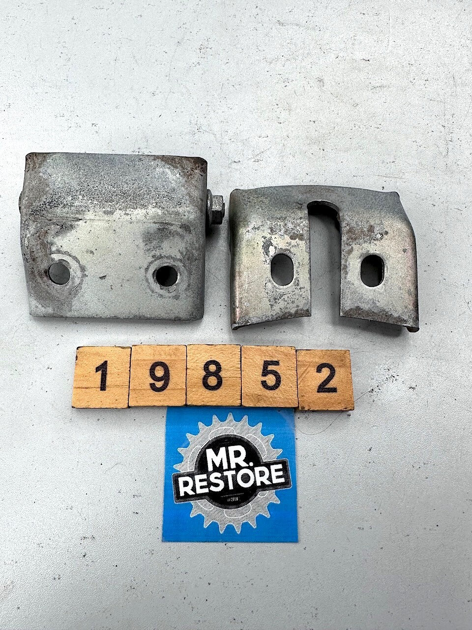 Yamaha V90 T 1982 Upper & Lower Fuel Tank Brackets