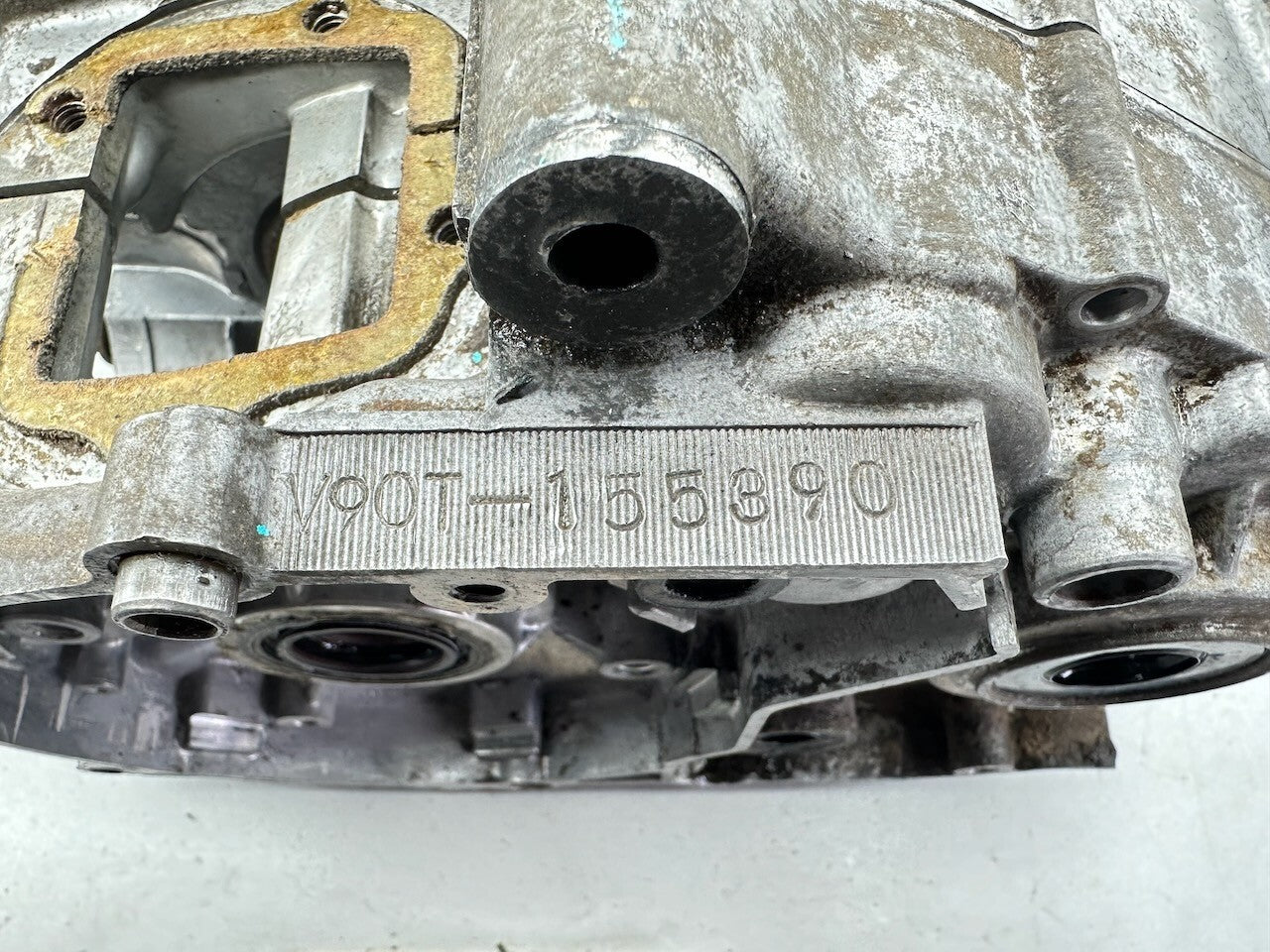 Yamaha V90 T 1982 Pair of Crank Cases (1W7)