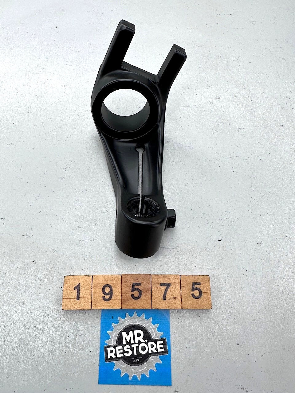 Kawasaki GPZ550 KZ550 GPZ1100 L/H Handlebar Holder 46012-1017