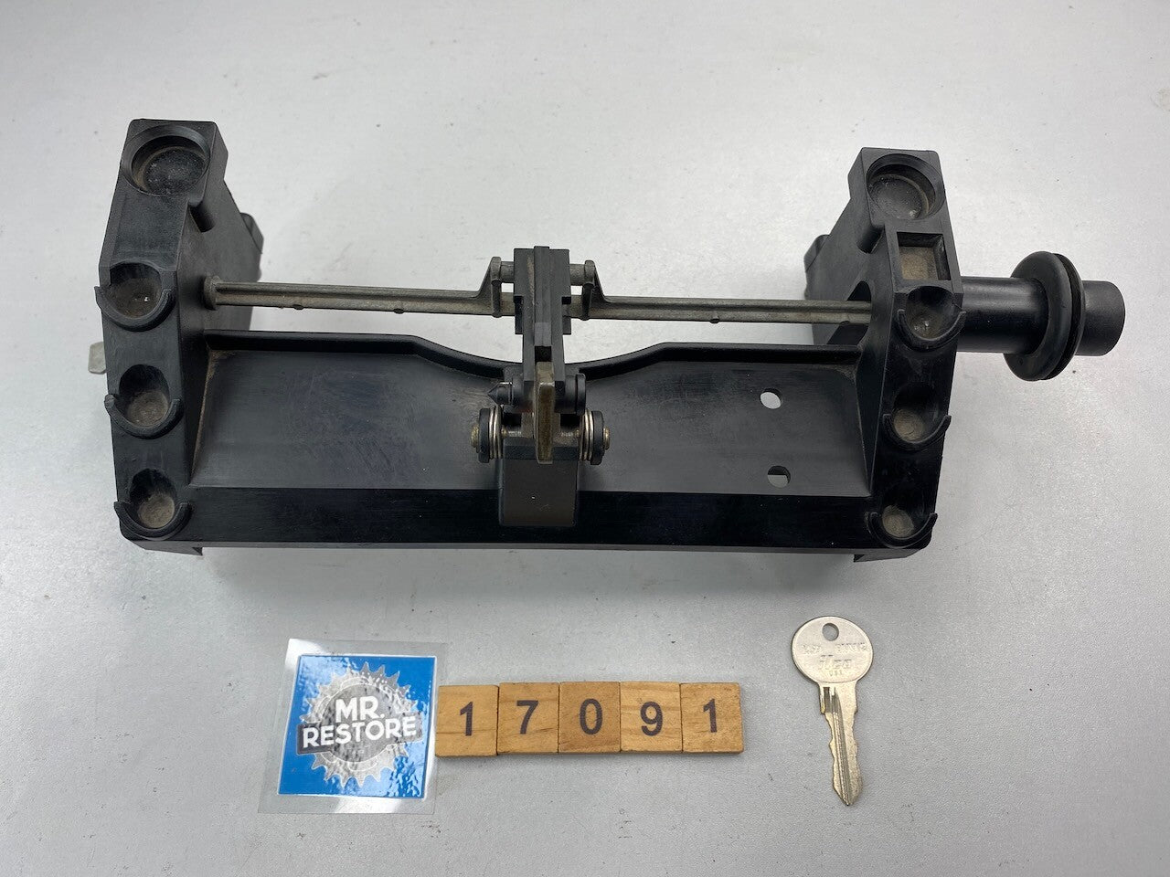 BMW R1100R R850R 259R R28 Seat Latch 52532313482