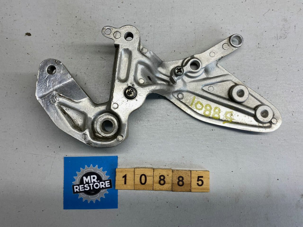 Yamaha YZF1000R YZF600R TRX850 YZF750 R/H Riders Foot Rest Bracket 4FM-27443-02