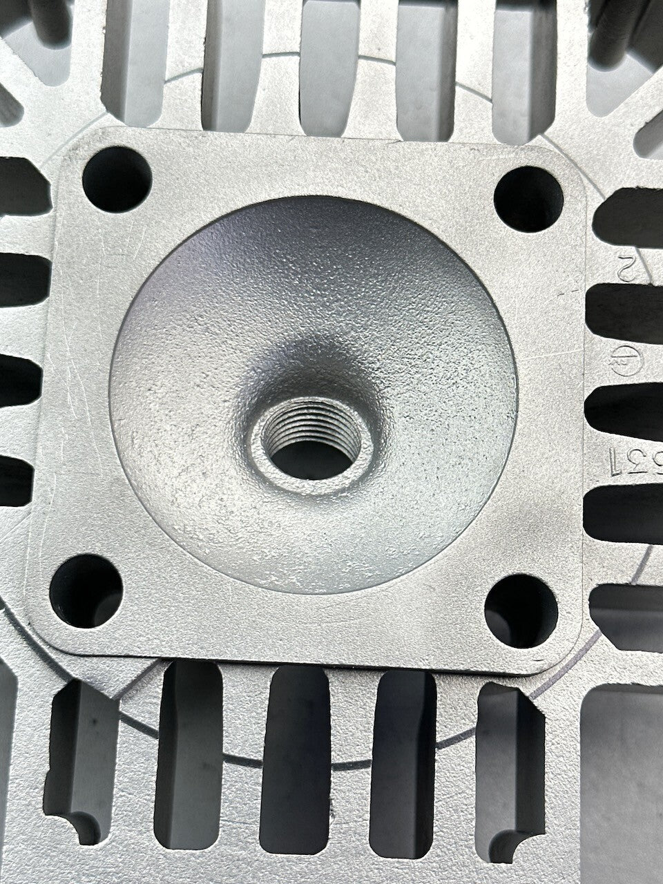 Yamaha V90T V90 T 1984 Cylinder Head