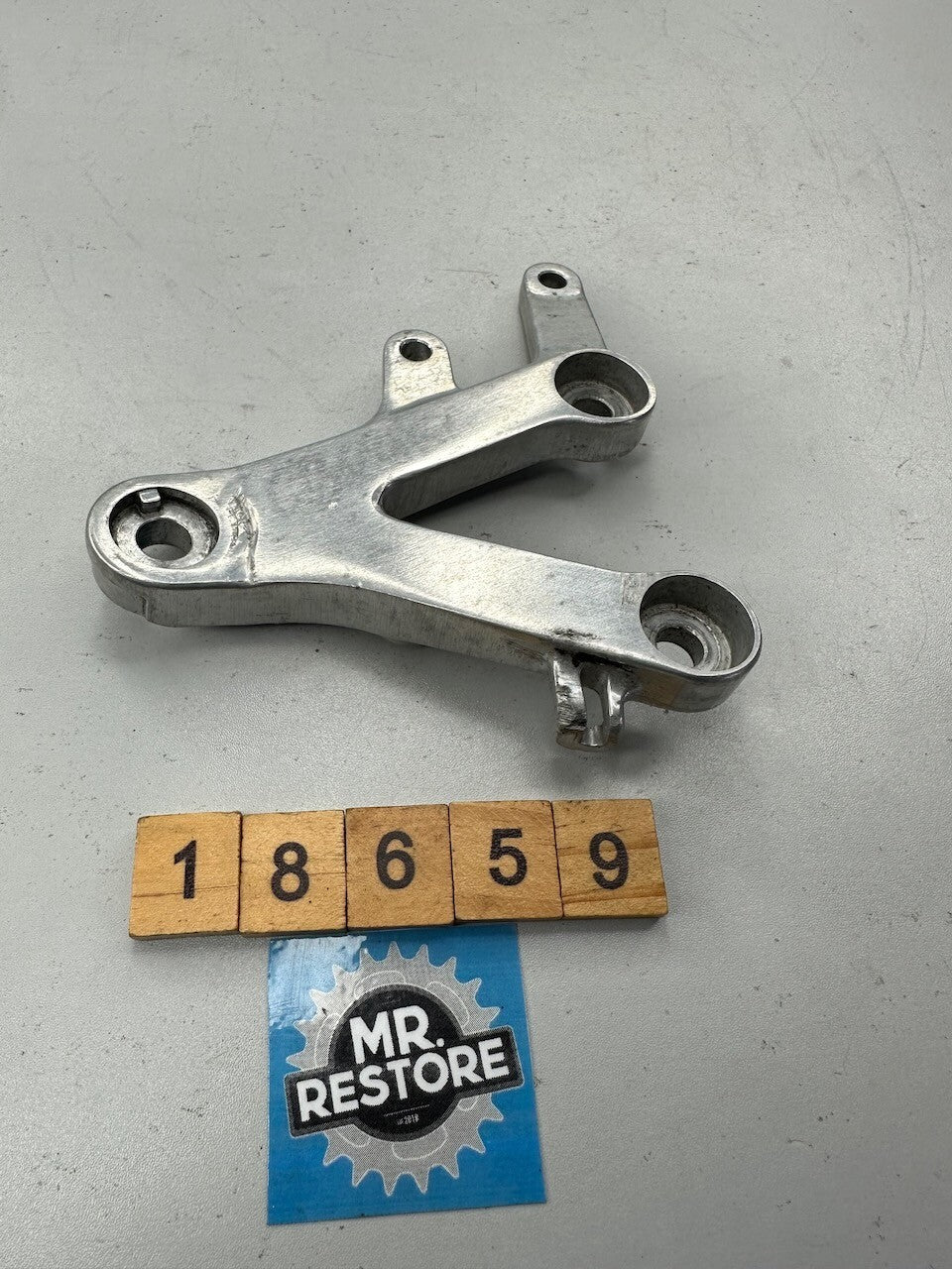 Honda CBR900RR 954 R/H Riders Footrest Bracket Main Step Holder 50600-MCJ-750