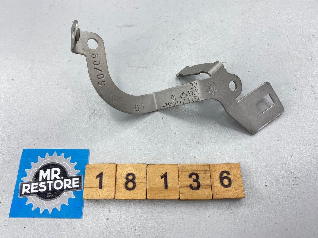 BMW R1200GS R1200RT R1200R R/H Retainer Panel 12137711052