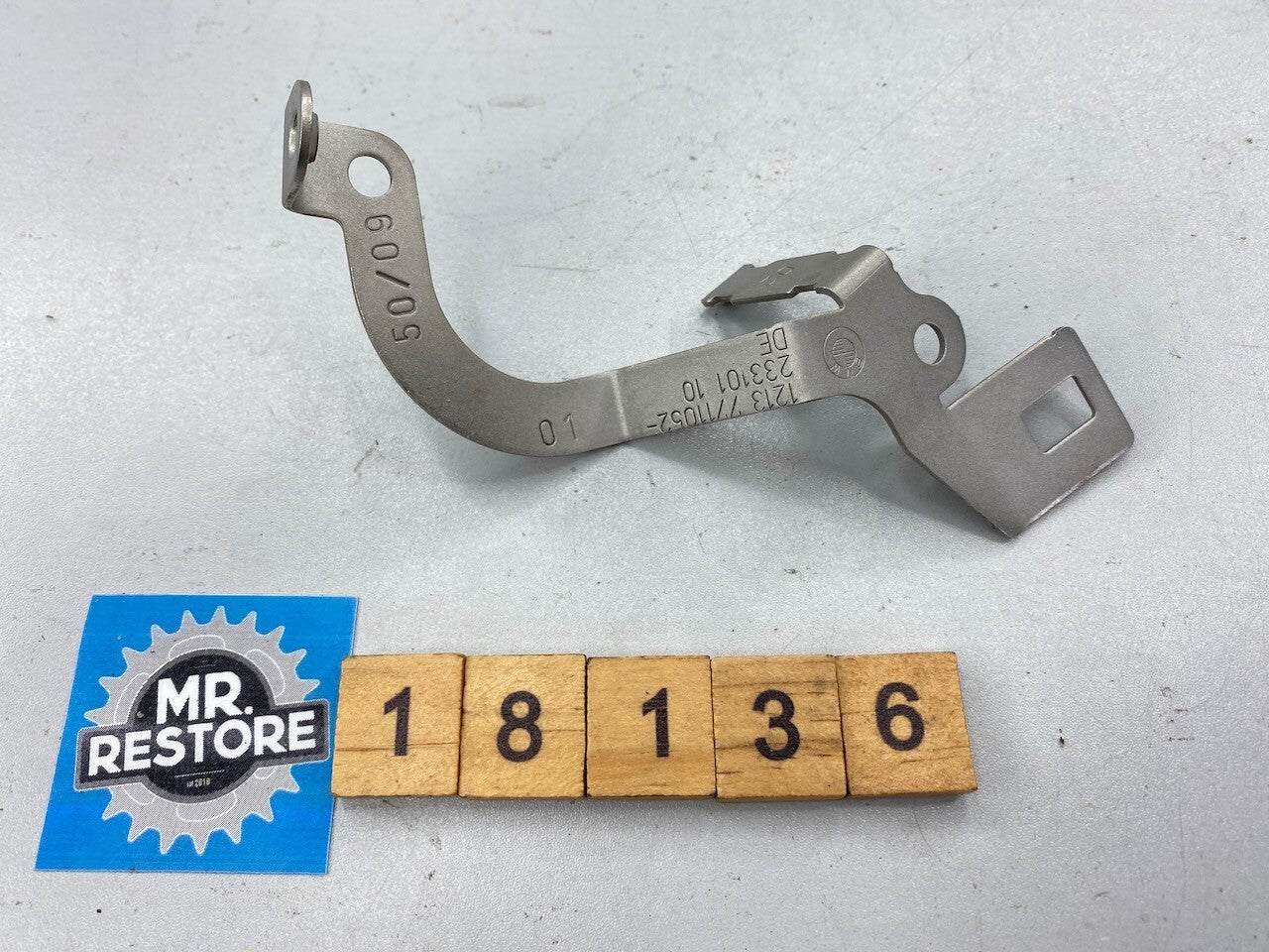 BMW R1200GS R1200RT R1200R R/H Retainer Panel 12137711052