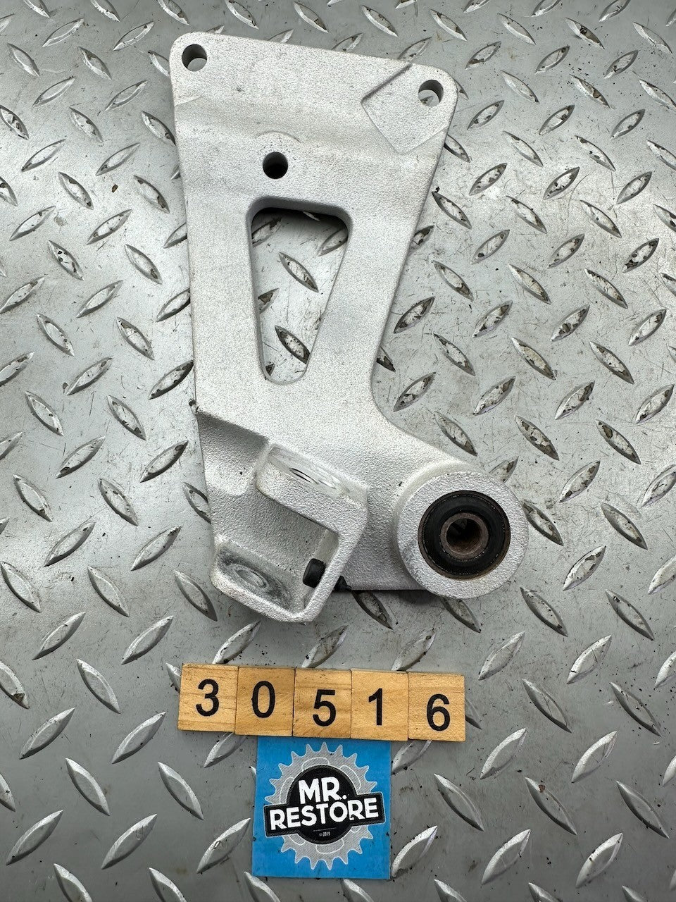 Suzuki GSXR1100 1989-90 R/H Pillion Footrest Bracket 43600-40C00