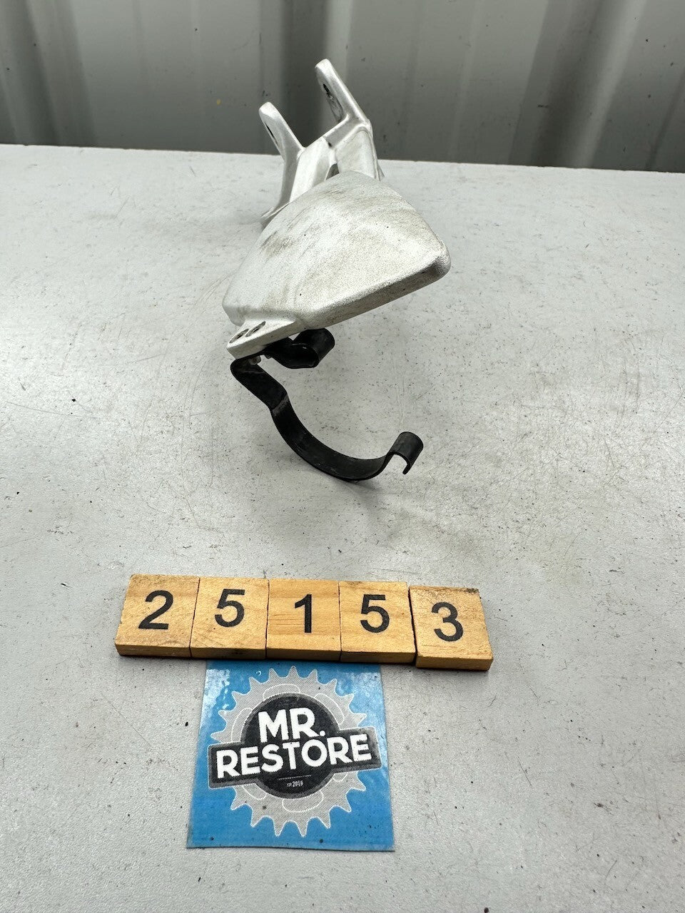 BMW K1300R '07-15' K1300S K1200S K1200R Front Right Foot Rest Peg Plate Bracket