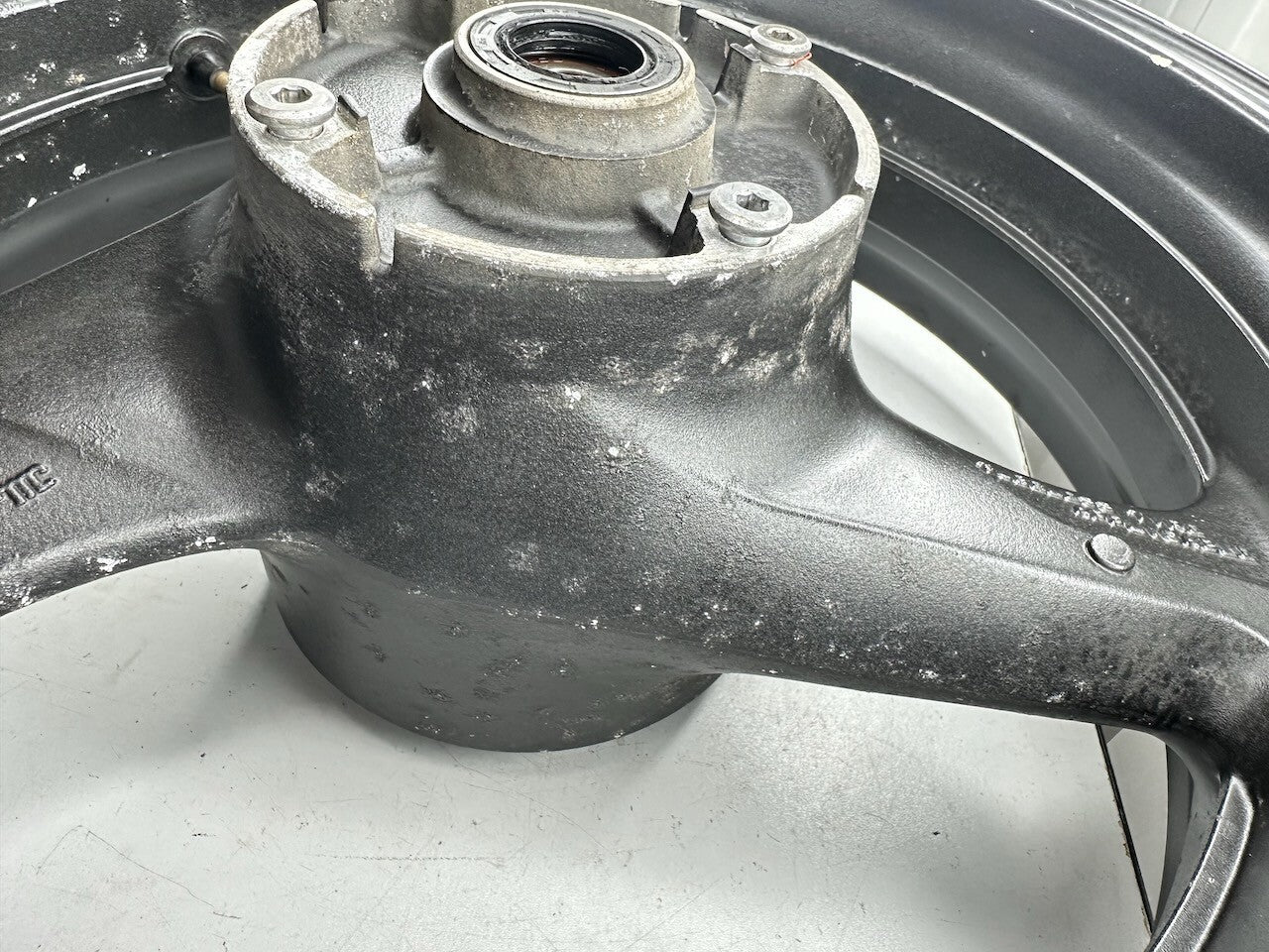 Honda VTR1000F 98-00 OEM Rear Wheel 17 x 5.50 (72R)