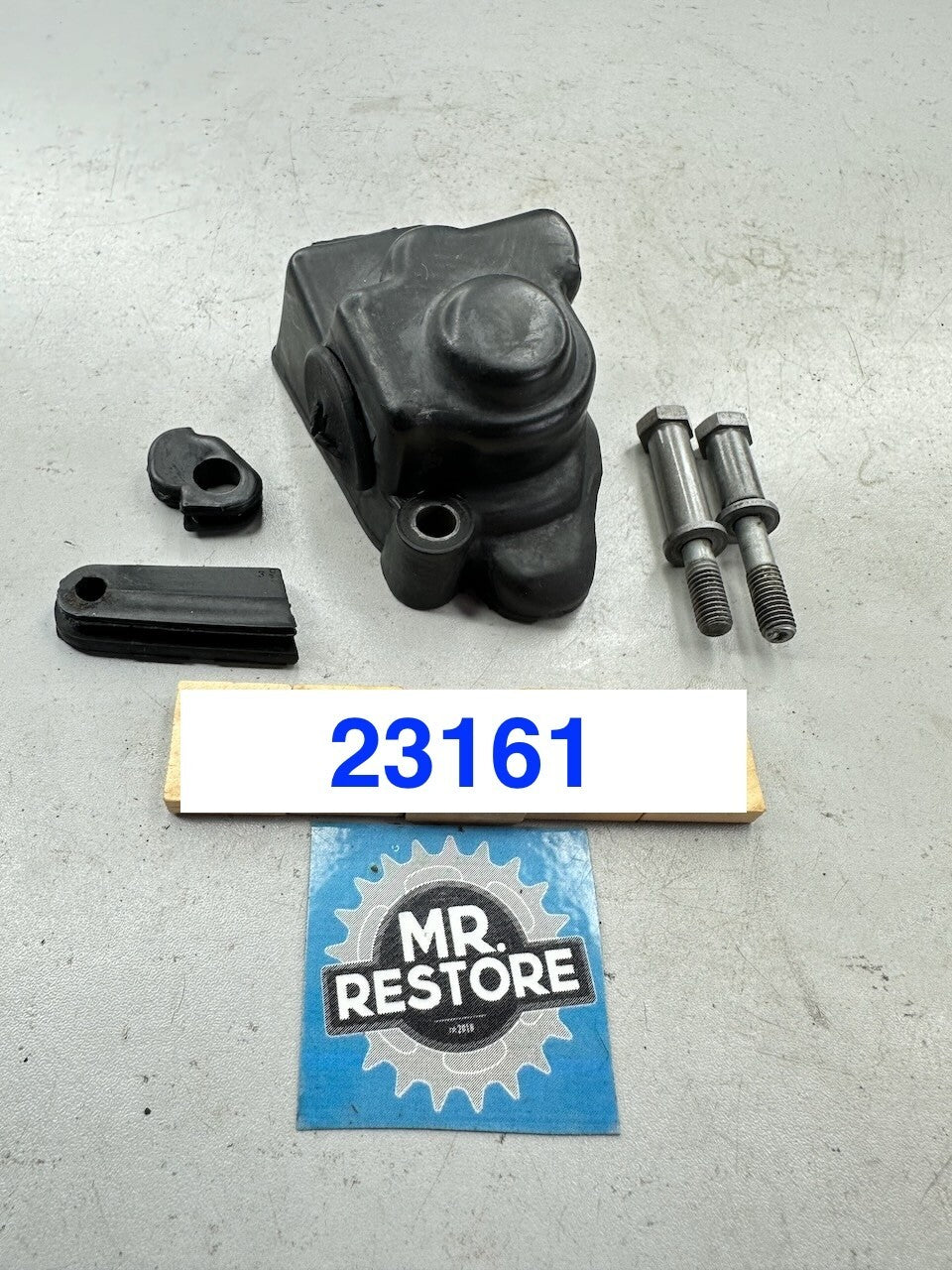 Yamaha V90 T 1982 Yamaha V90 T Oil Pump Cover, Bolts & Seals