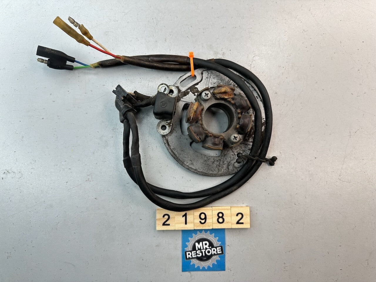 Honda CR125R 1984-85 OEM Stator Assy. & Pulse Pickup 31120-KA3-761