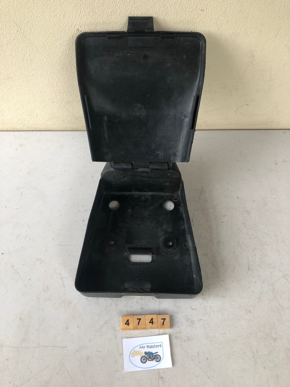 Yamaha XS250 Rear trunk / Tool tray