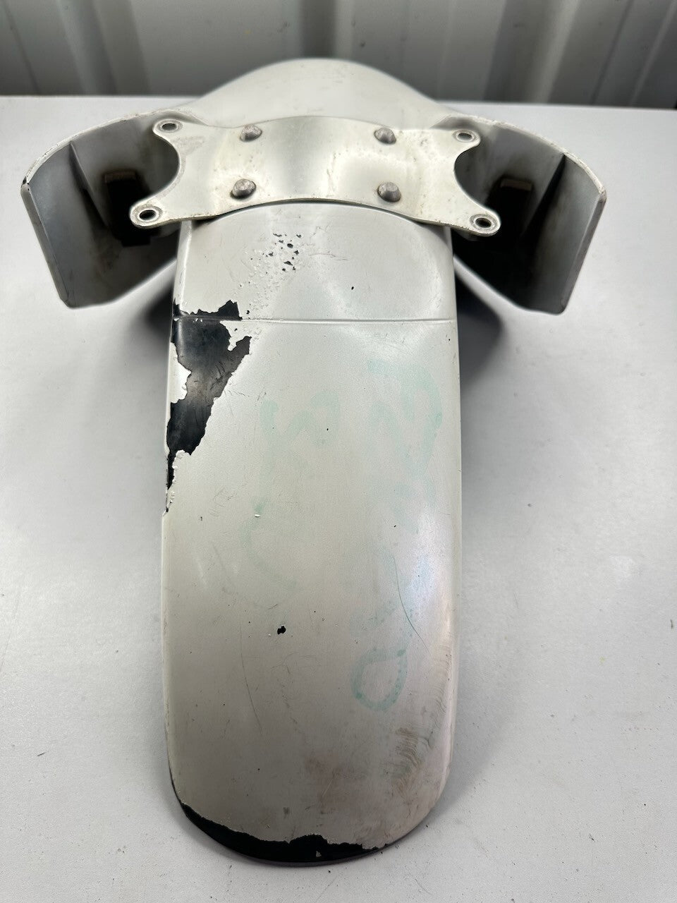 Yamaha FZR250 2KR 3LN & TZR250 Front Fender Mudguard (no cracks) 1KT-21510-00