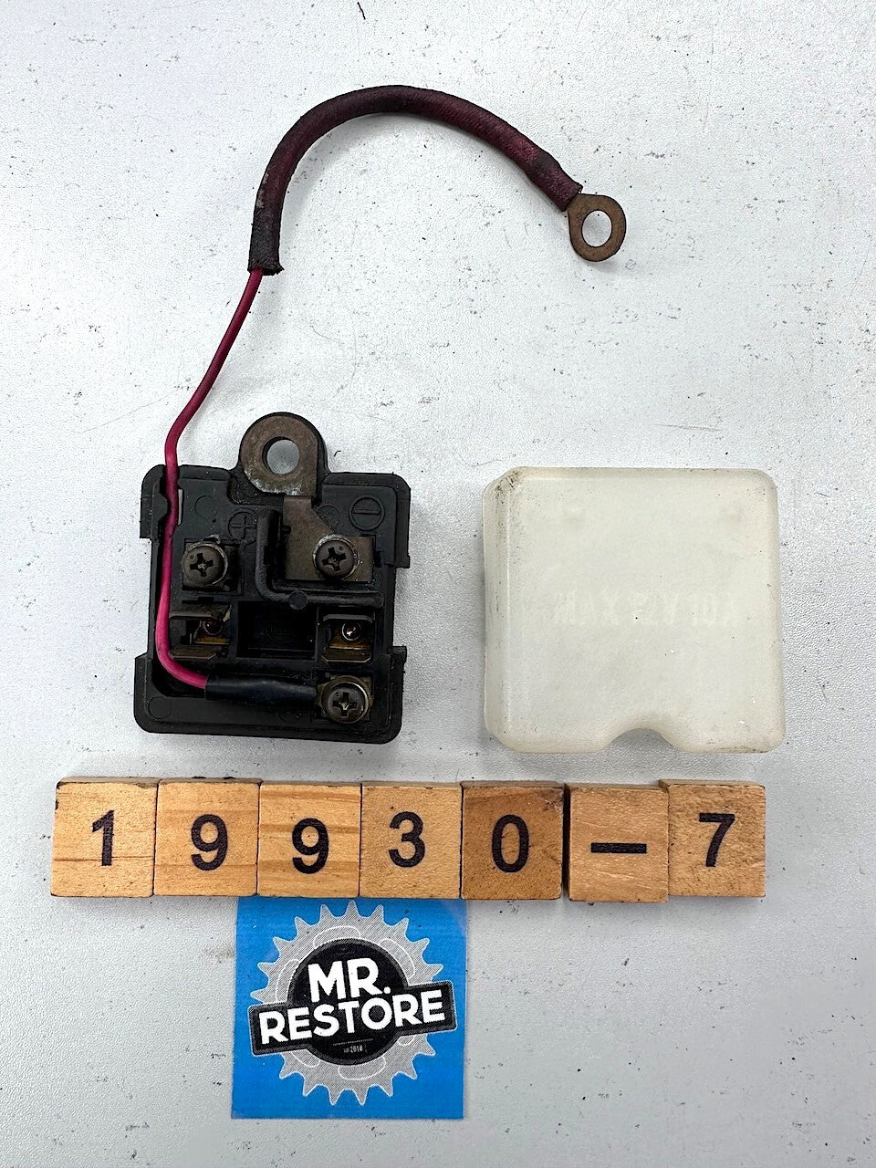 Suzuki GS1000 GS850 GS550 GS500 Power Source Terminal & Cover 38850-47000