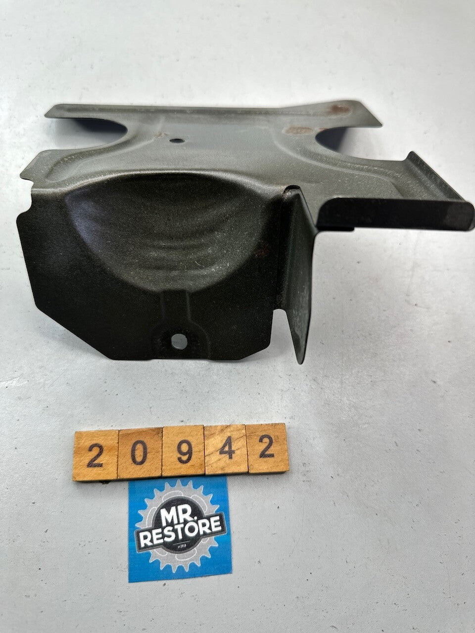 Yamaha XV1100 XV1000 XV750 XV700 Lower Battery Tray & Screws 42X-2172W-02
