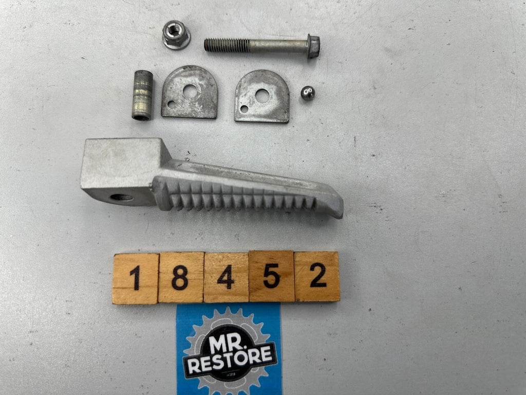 Yamaha TRX850 FZ400 TDR125 Rear R/H Footrest Peg Yamaha 3XV-27441-01