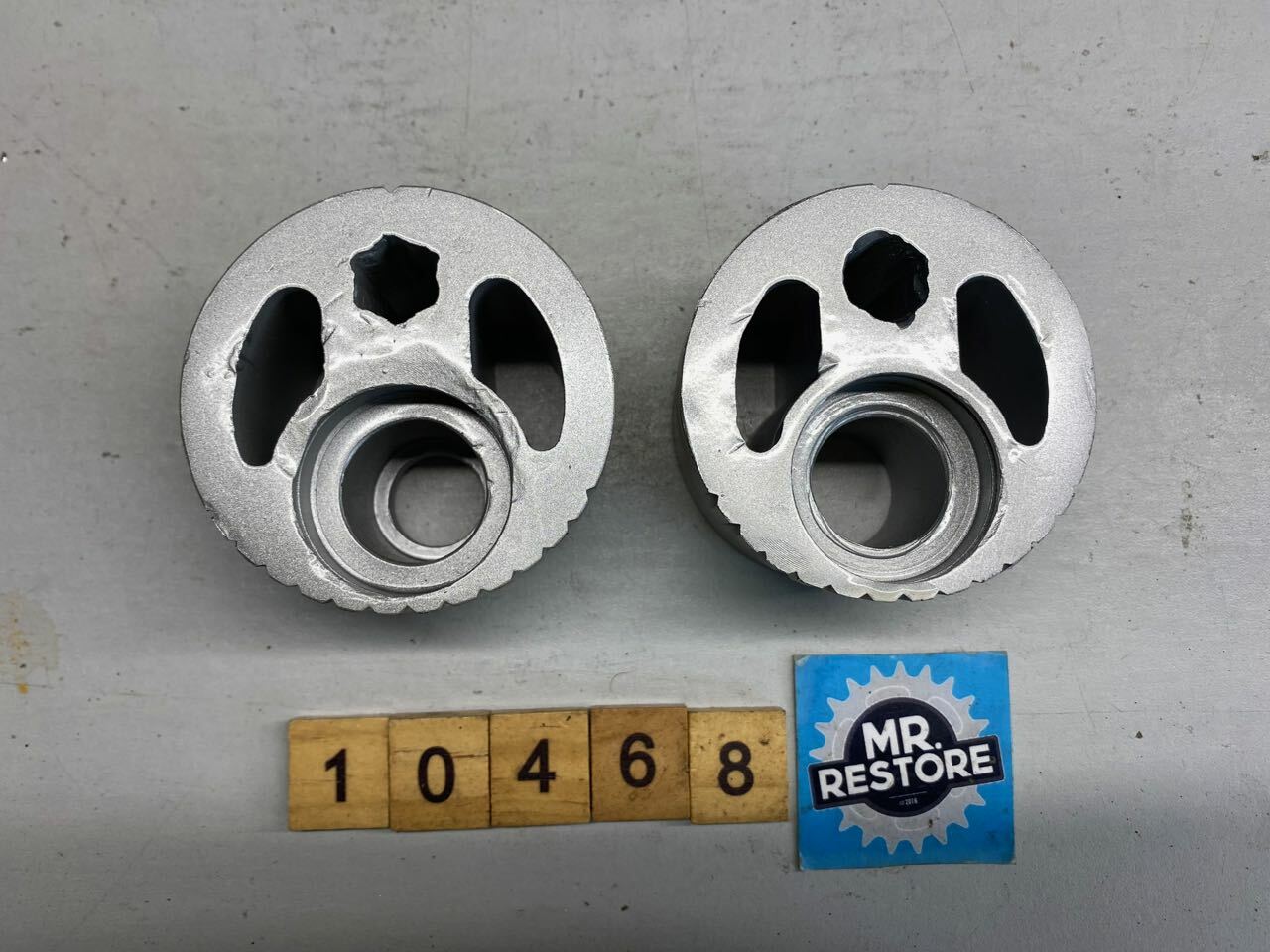 Kawasaki GPZ900R GPZ750R ZX900 Rear Axle Sleeve (pair) 42036-1147 & 42036-1148