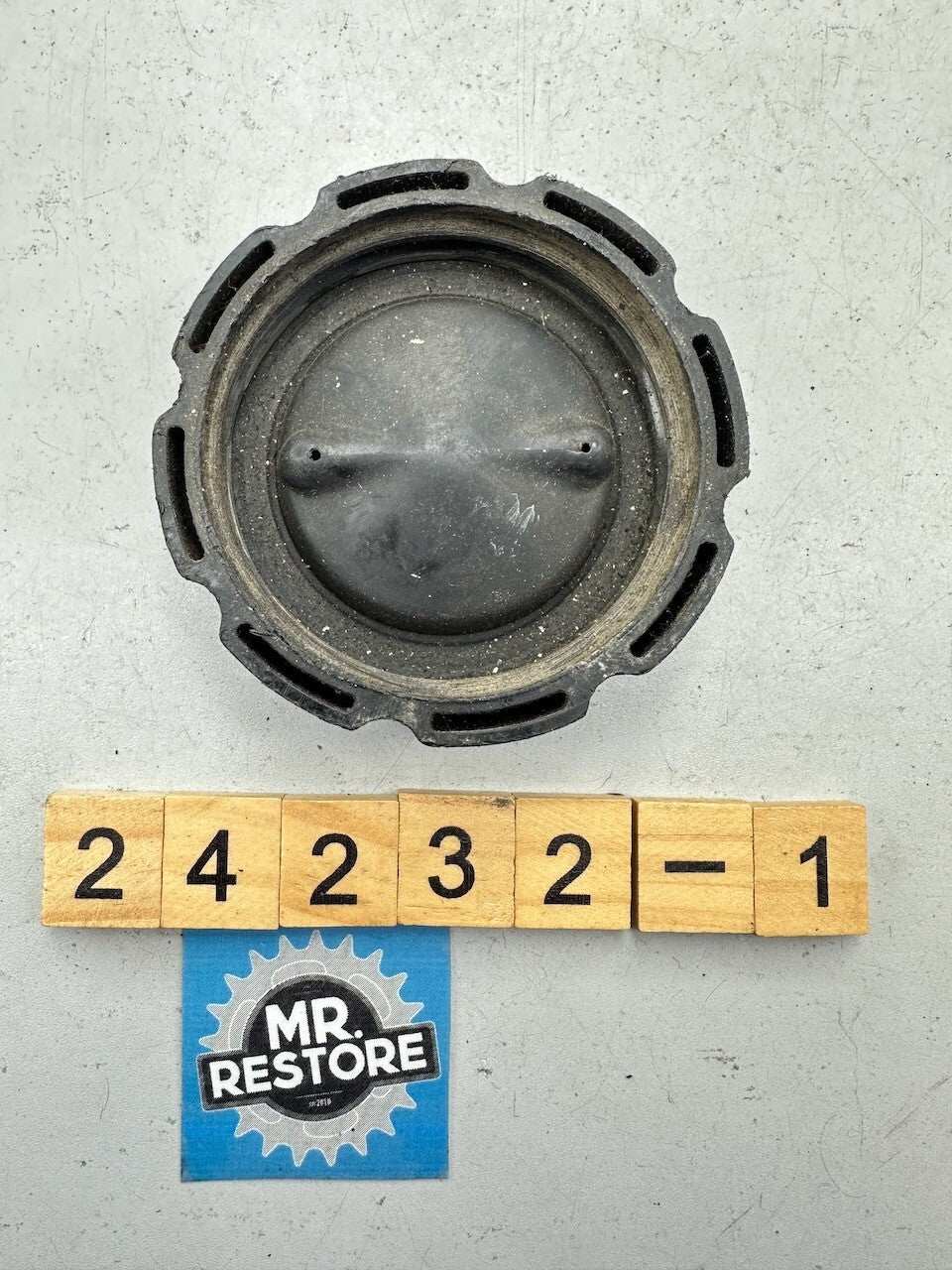 Suzuki PE400 PE250 PE175 OEM Fuel Tank Cap 44200-40500