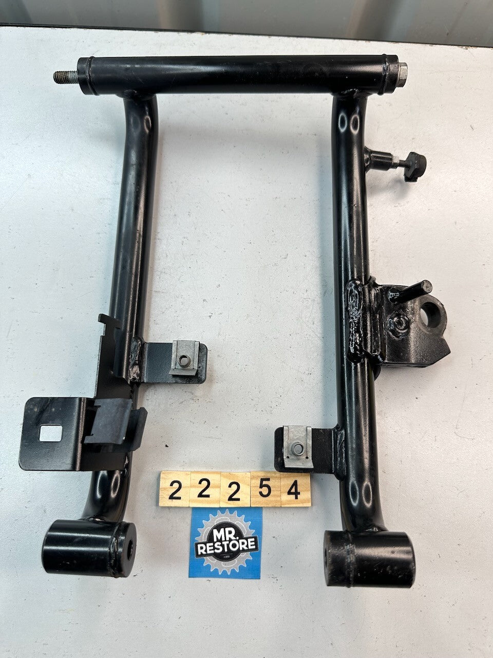 BMW G650GS 2008-15 F650GS 1999-07 Lower Frame Engine Support Mount 46537669900
