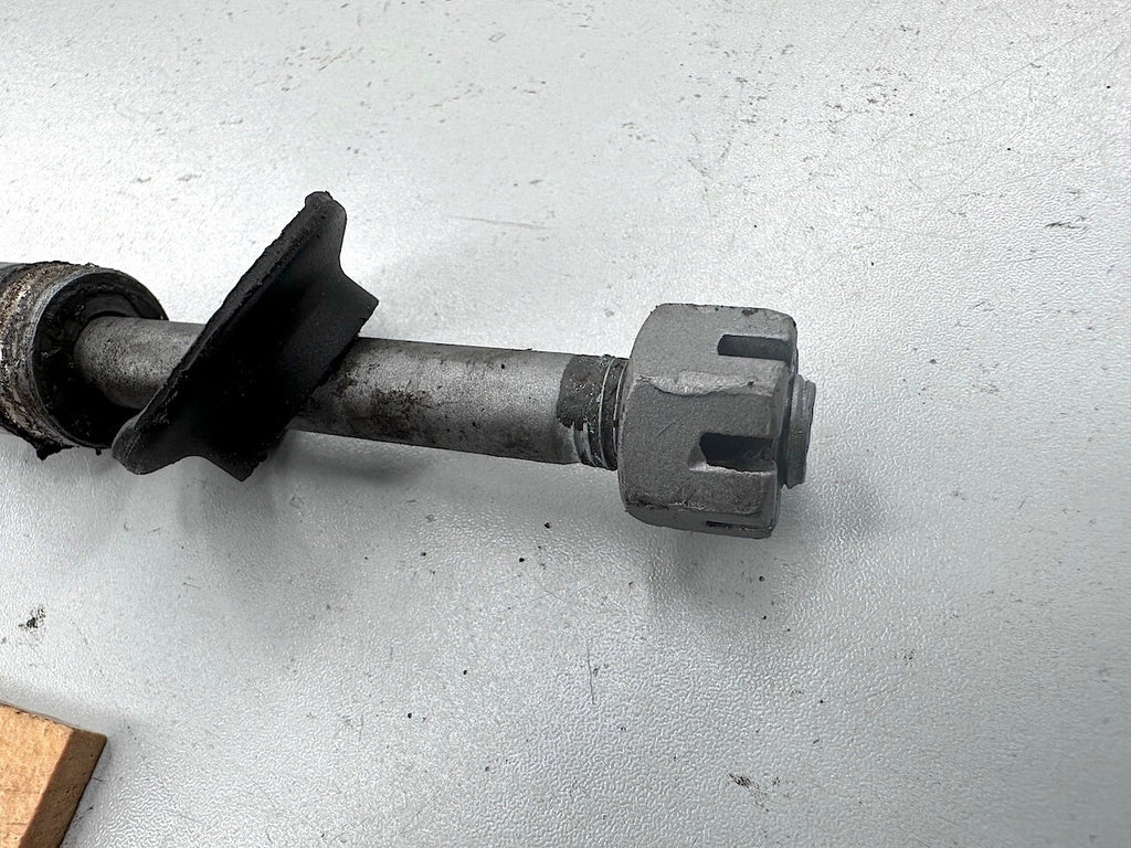 Yamaha V90 T 1982 Front Wheel Axle Bolt, Spacer & Nut