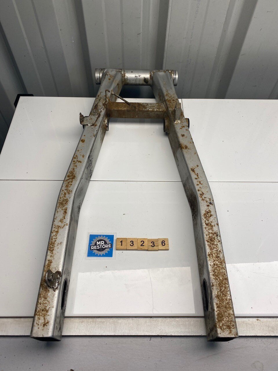 Yamaha FZR250 2KR 1987 Swing Arm 2KR-22110-00-35