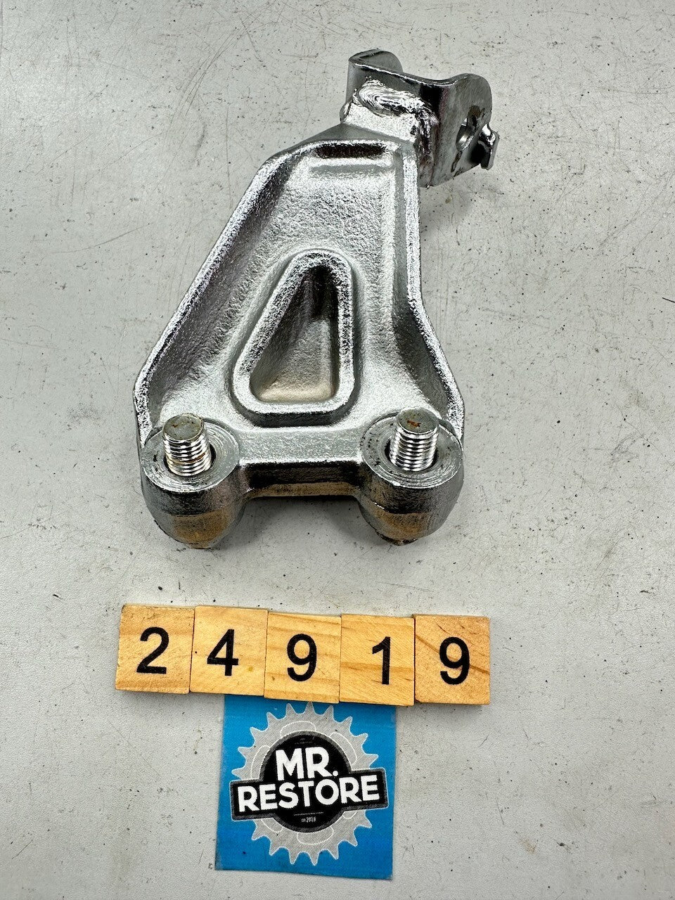 Yamaha V-Max 1200 VMX12 Front Left Foot Rest Peg Bracket & Bolts