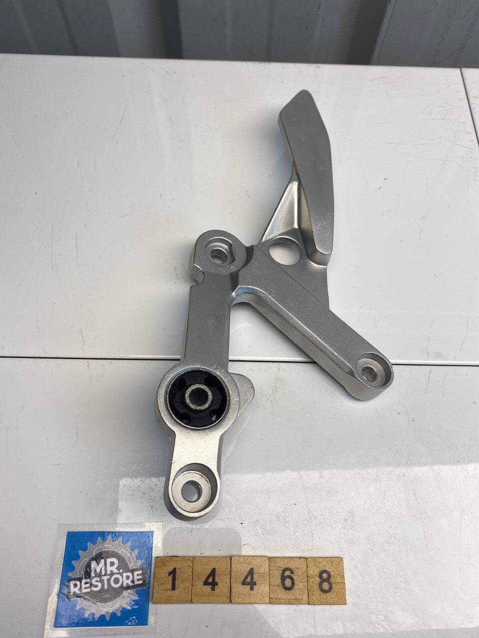 Yamaha TZR250 2MA 1KT R/H Front Rider Footrest Bracket - Vapour Blasted