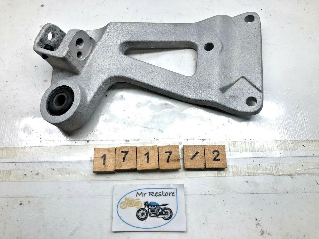 SUZUKI GSXR1100 K R/H pillion footrest bracket