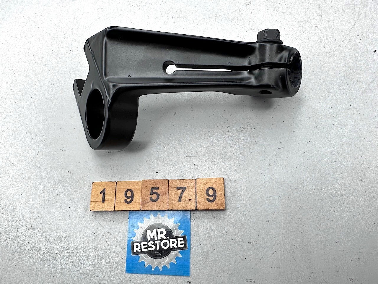 Kawasaki GPZ1100 "81/82" GPZ750 "82" R/H Handlebar Holder - Repainted 46012-1021