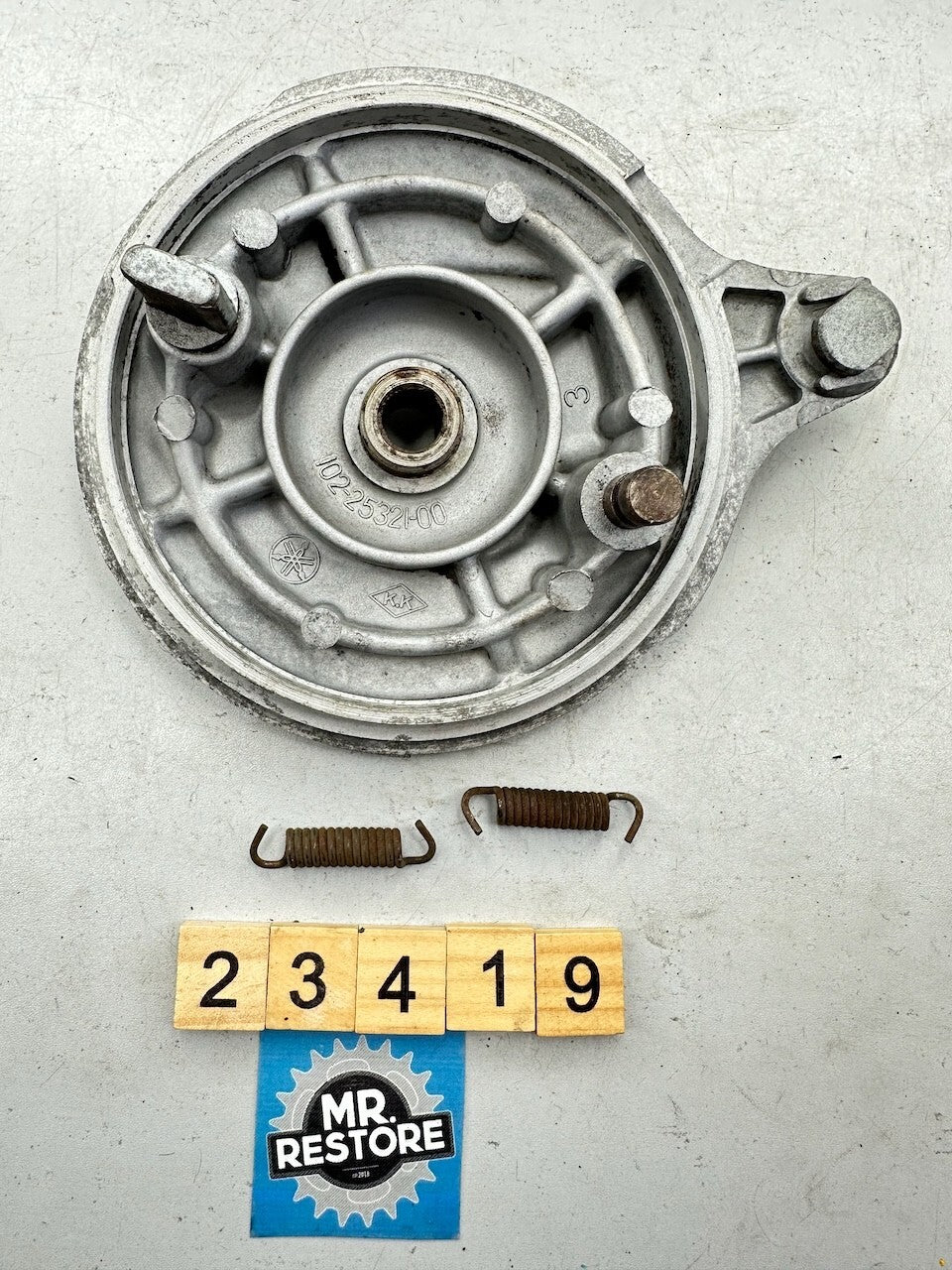 Yamaha U5E YGS1 MG1T MJ2 V90 V80 V70 Rear Brake Shoe Plate 102-25321