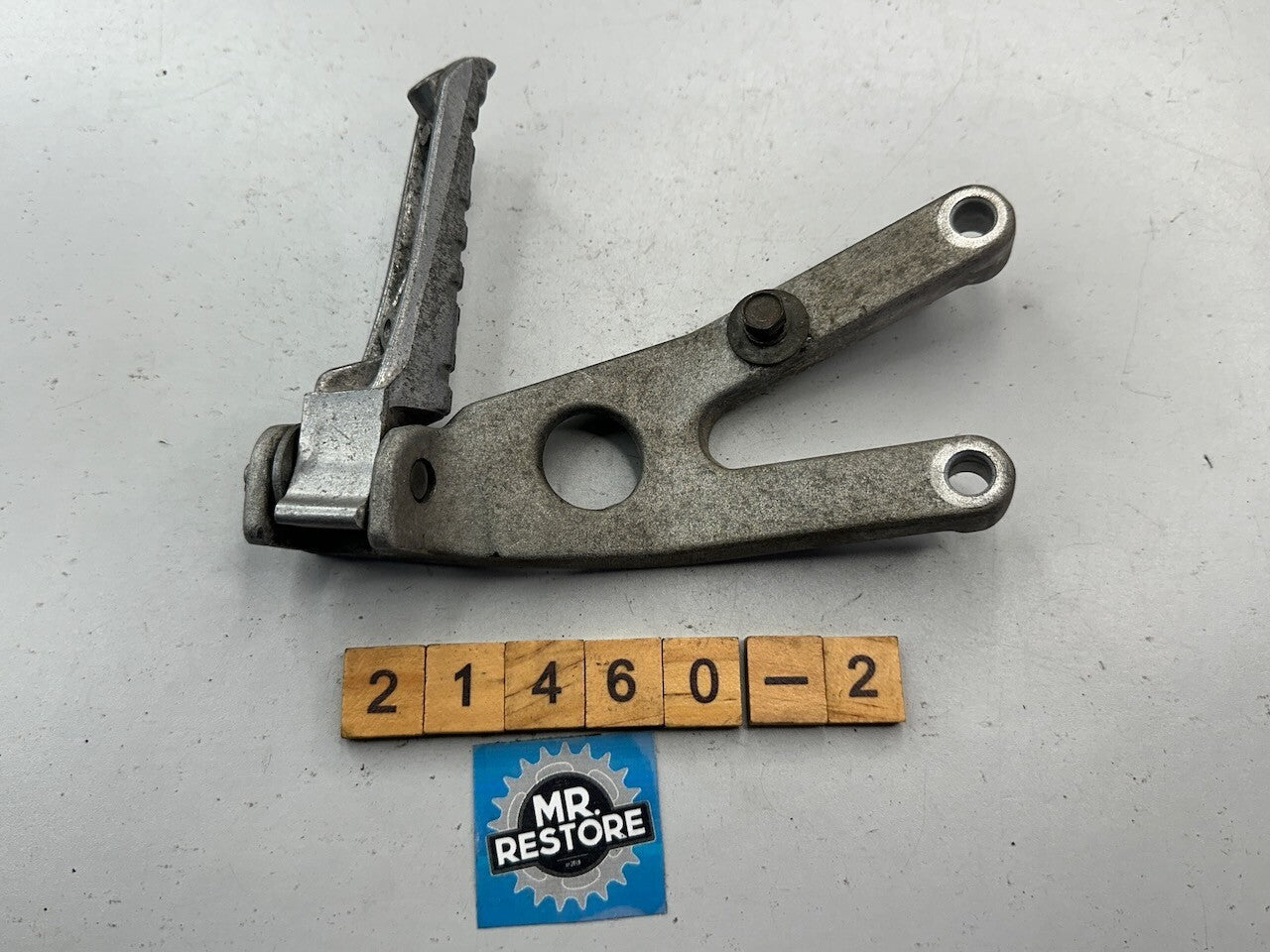 Yamaha TZR250 1KT 2MA Right Pillion Bracket & Footrest 1KT-2742L  1HX-27441